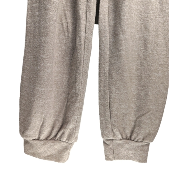 Everly Taupe Jumpsuit Small Women’s Short Sleeve V Neck Back Keyhole Pockets - Picture 6 of 15